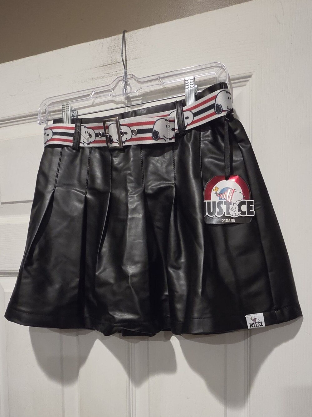 JUSTICE SNOOPY PLEATHER SKIRT